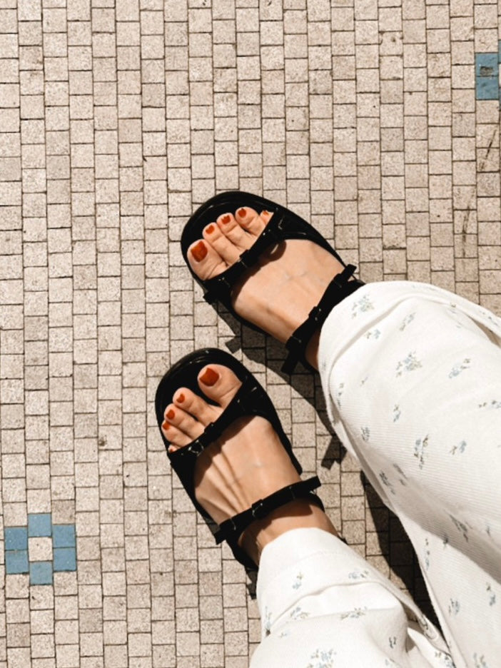 ALLISONBROWNアリソンブラウンDOUBLERIBBON SANDALS | www.darquer.fr