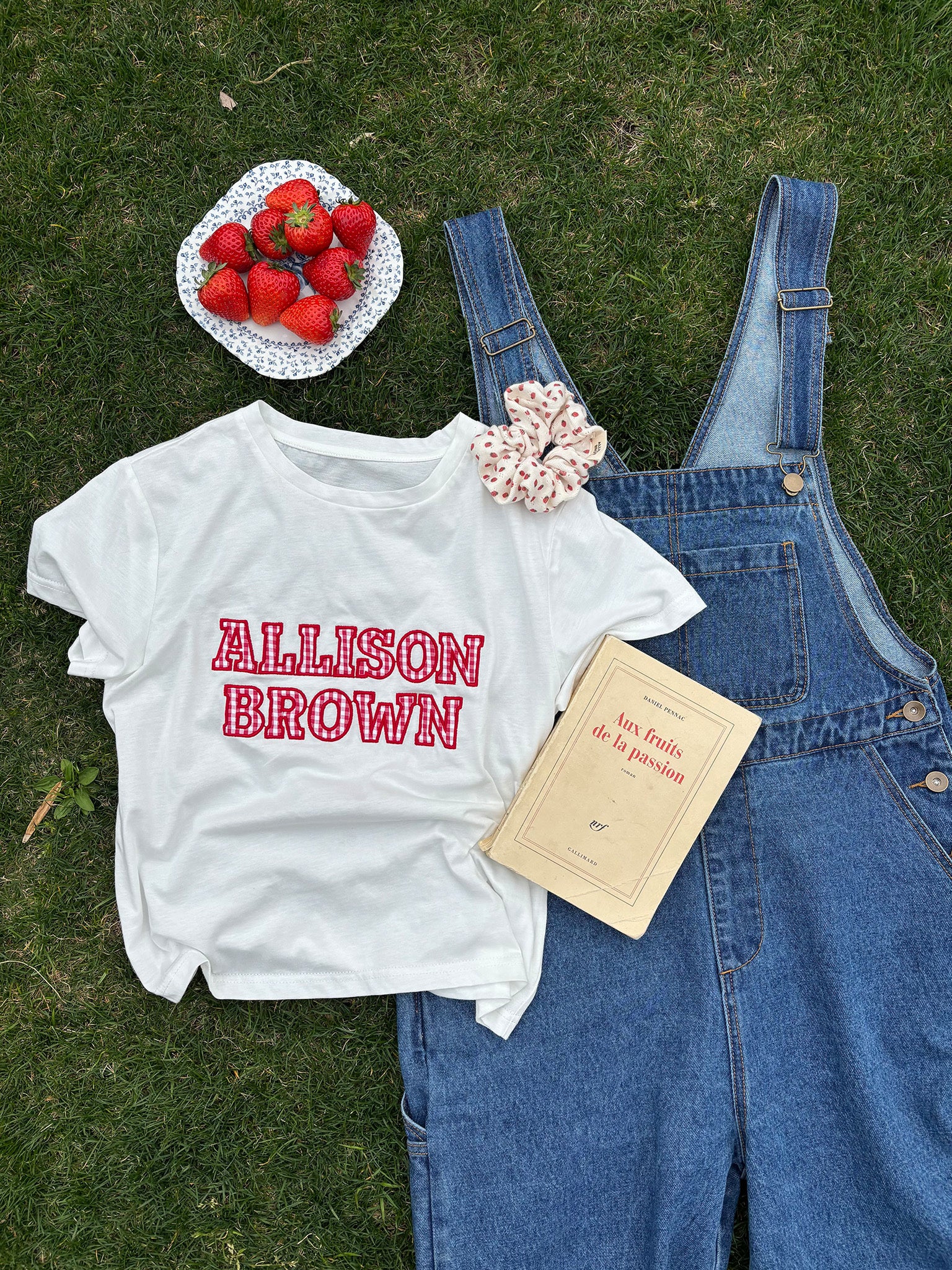 Cutesy Strawberry Scrunchie – ALLISON BROWN