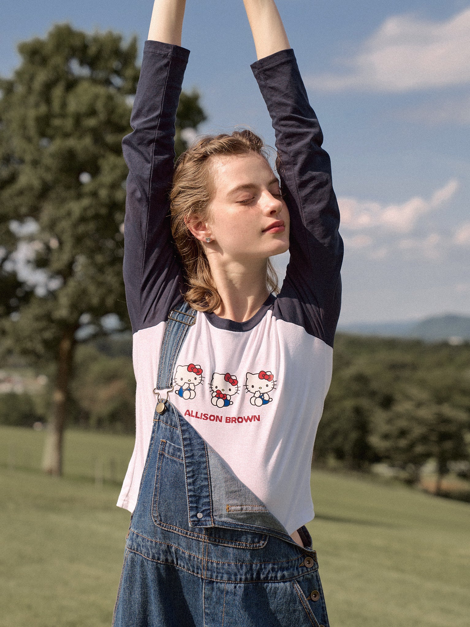 アリソンブラウン　キティ　コラボtシャツ アリソンブラウン キティ コラボtシャツ HELLO KITTY × ALLISON