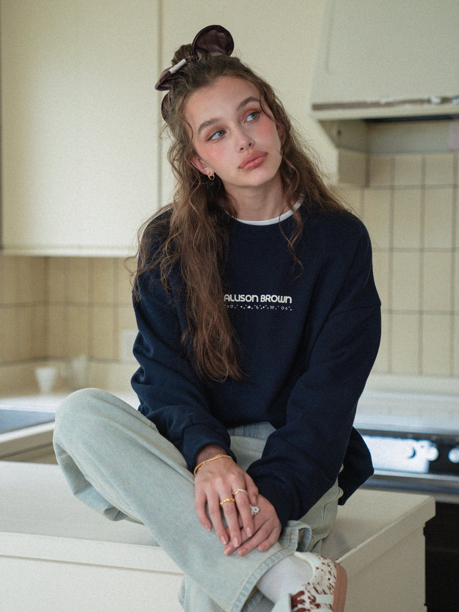 labyrins スウェット ALLISON BROWN Graphic Sweatshirt – ALLISON BROWN