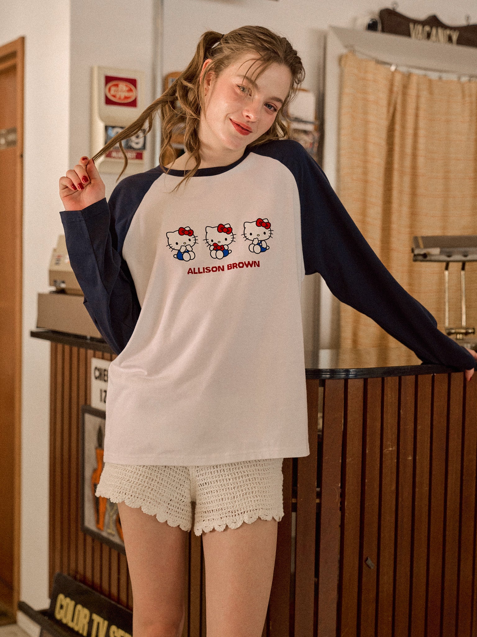 HELLO KITTY × ALLISON BROWN Raglan Long Sleeve T-shirt