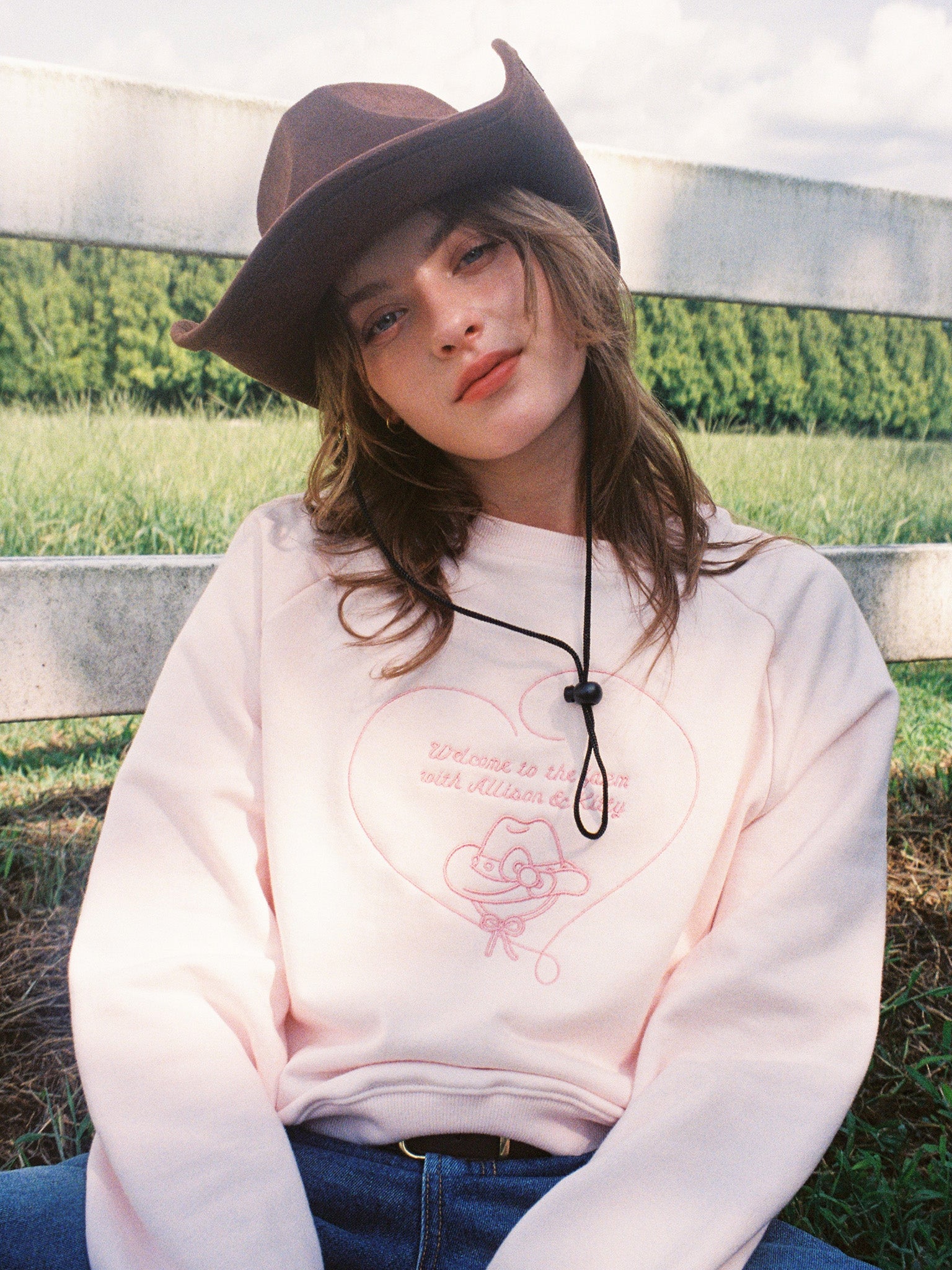 R*︎様 アリソンブラウン キティコラボ WESTERN SWEATSHIRT HELLO KITTY × ALLISON BROWN Western Sweatshirt – ALLISON BROWN