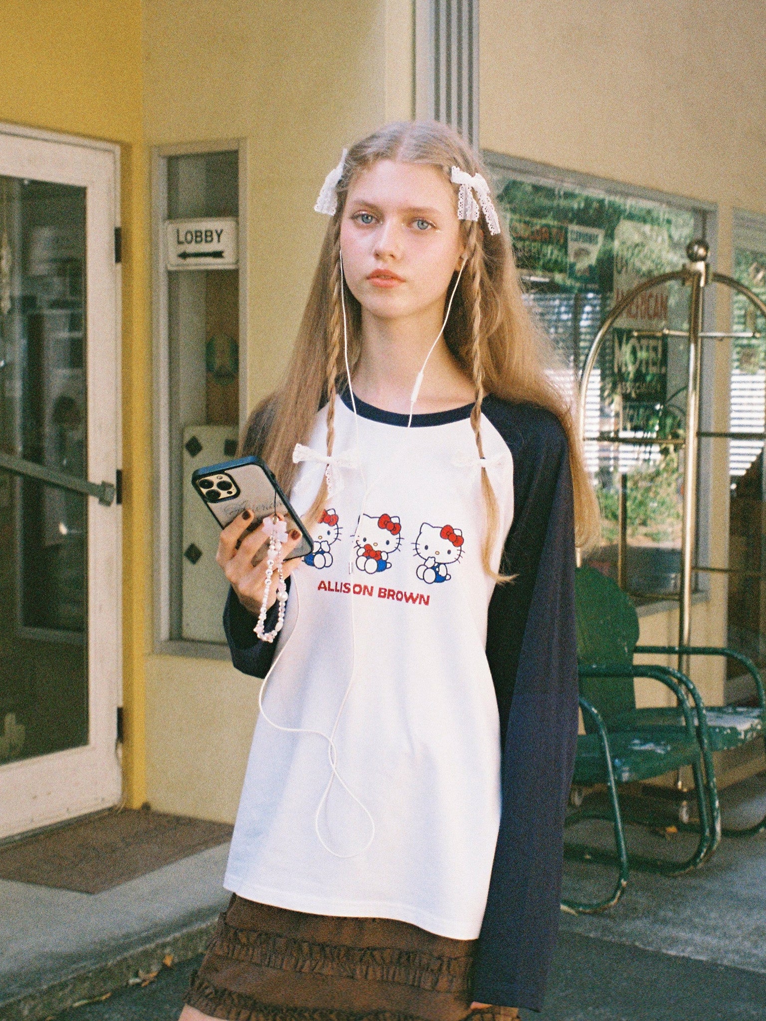 HELLO KITTY × ALLISON BROWN Raglan Long Sleeve T-shirt – ALLISON BROWN